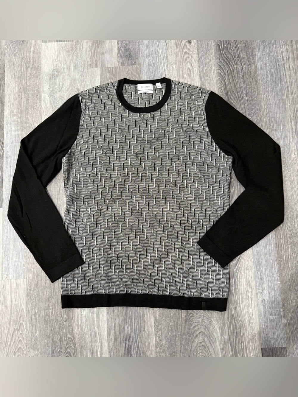 Calvin Klein Men’s Black/Gray Geometric Crewneck Italian Yarn Sweater M